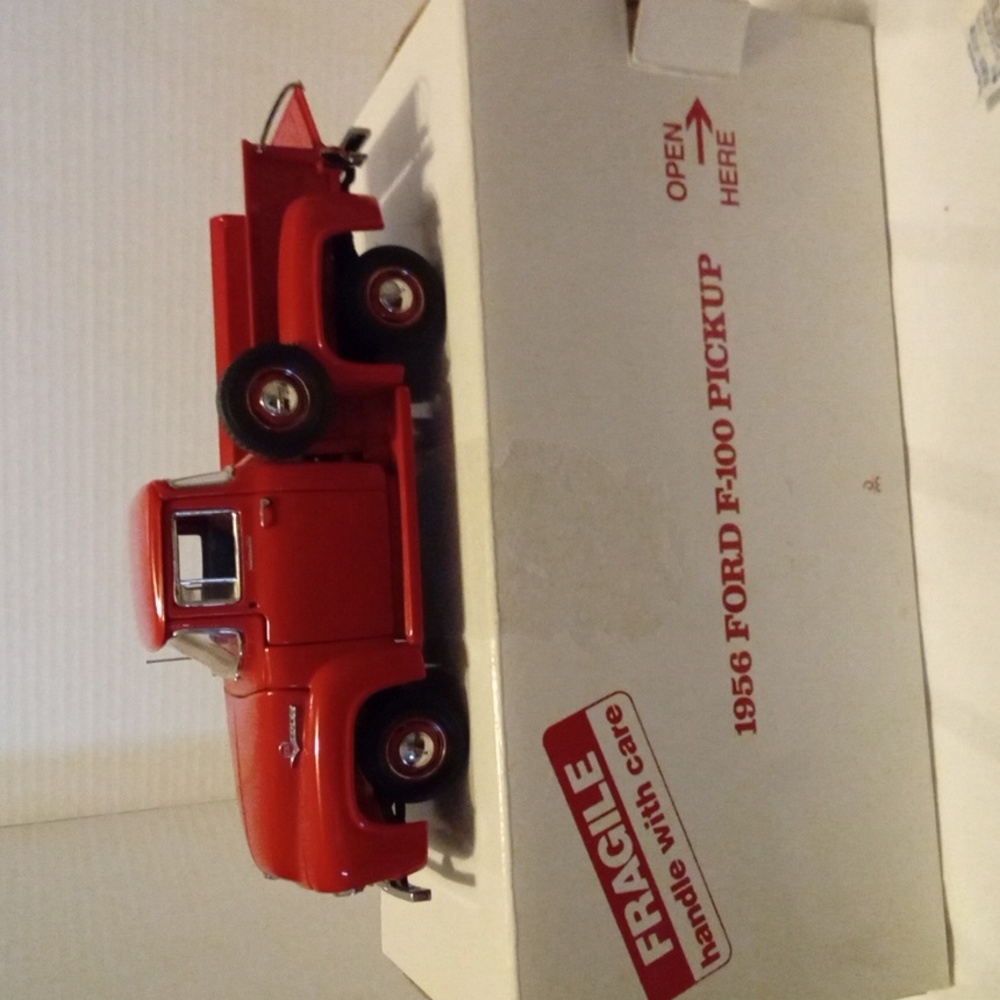 Danbury Mint 1956 Diecast Ford 1.24 1956